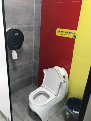 儿童马桶，比较干净-动力星球家庭亲子游乐中心