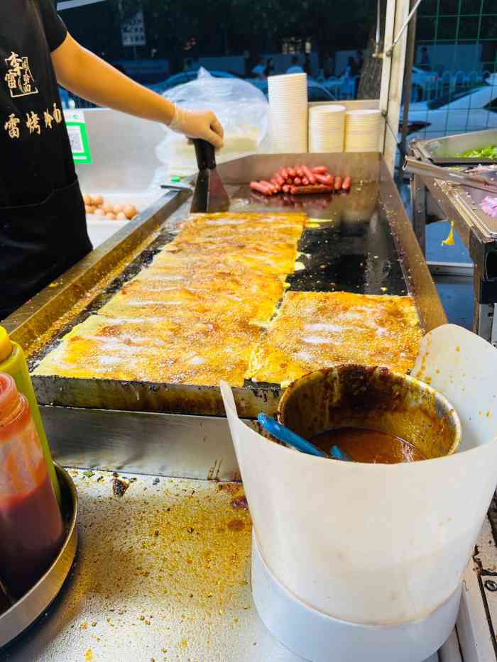 每次打算在美食街解决晚饭的时候老公总是喜欢买份烤