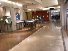 -乐蓬马歇百货公司(Rive Gauche)