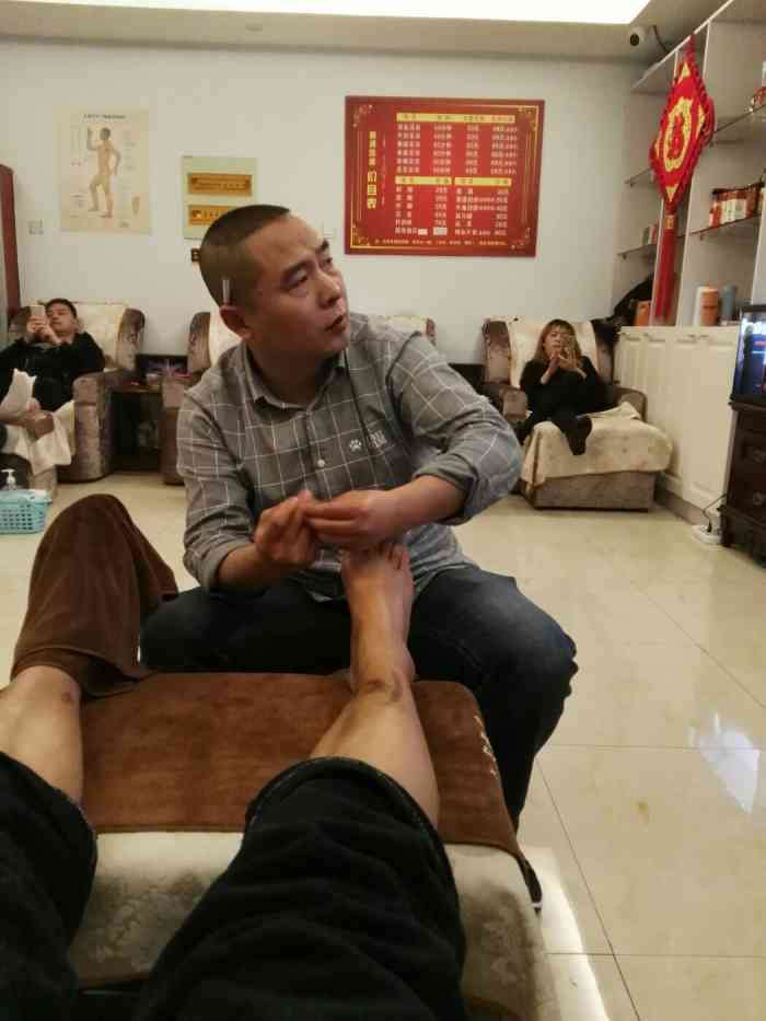 蛮好的一家店,技师技术不错,修脚师傅很棒