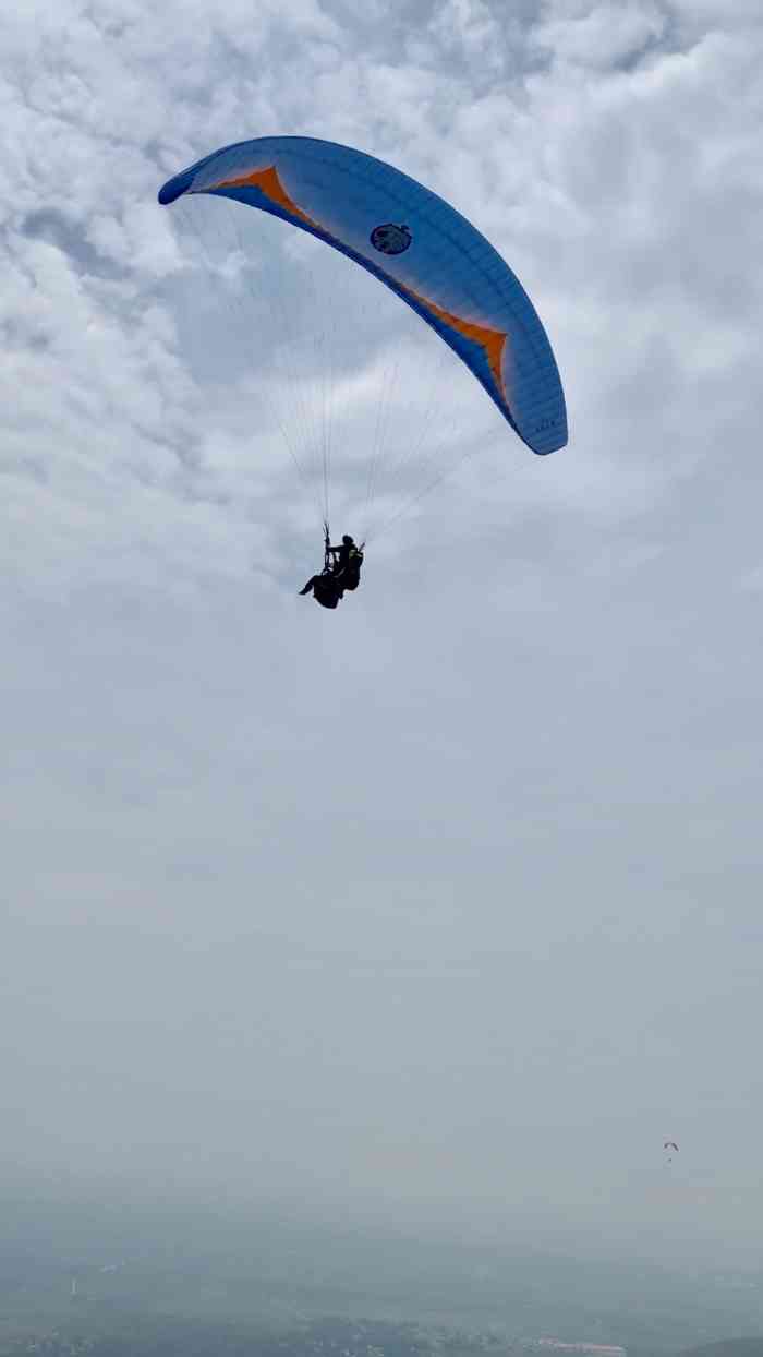 洛阳万安山滑翔伞飞行营地-"预订:直接扫描图一二维码即可预定.注意.