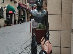 -鲁邦国际风情街(麦世达韩国精品百货店)