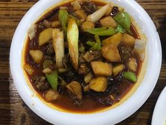 新疆大盘鸡-清真新疆叶尔羌烤肉店(新香洲店)