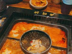 -老牌坊云南鱼豆花火锅(哈西万达店)