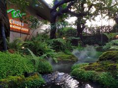 -Chom Cafe and Restaurant