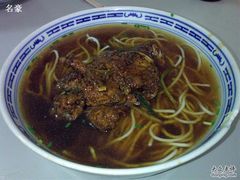 厚实的大排面-小桃园餐厅