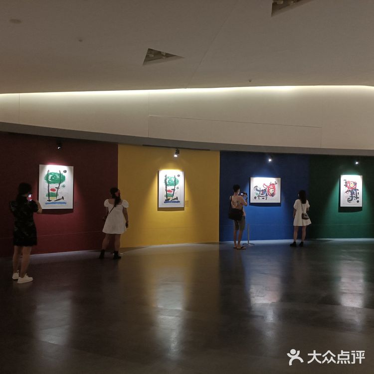 悲伤和假笑写实！