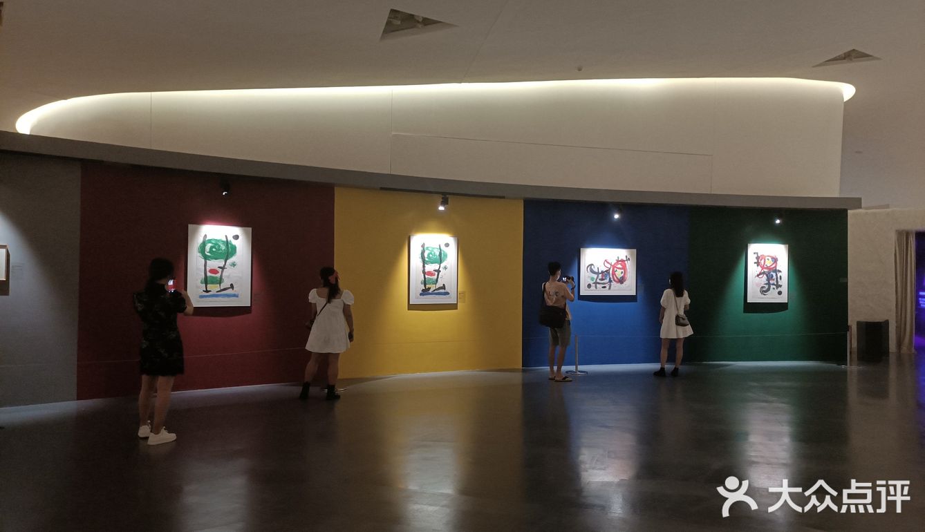 悲伤和假笑写实！