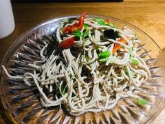 香椿苗拌豆腐丝-谢蟹浓·肉蟹煲(新奥店)