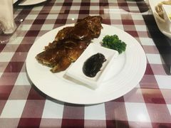港式脆皮熏鸭-邓丽君音乐主题餐厅