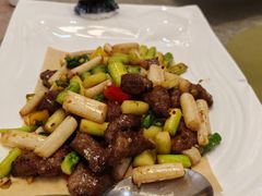 藕结炒牛仔粒-聚彩居三和酒楼•老字号粤菜(南城店)