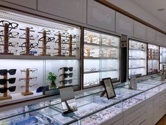 -翰佐蔡司小乐圆·依视路星趣控·暴龙眼镜折扣店
