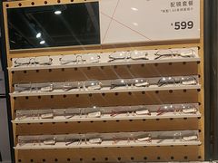 -LOOK眼镜·蔡司依视路配镜(宝山万达店)