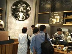 星巴克&nbsp;全黑围裙店(太古里店)-星巴克(成都太古里二店)