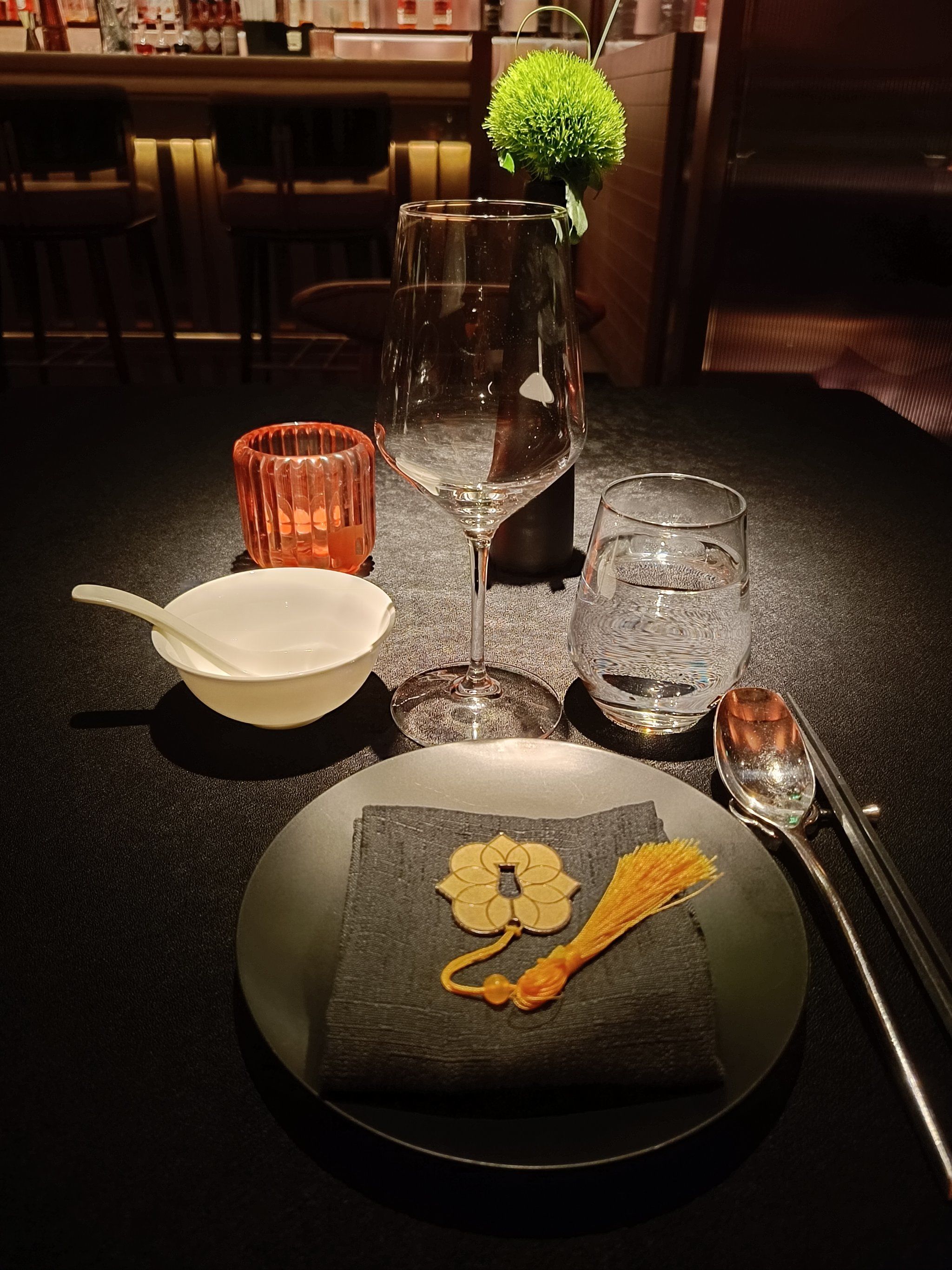 服务到菜品对标新荣记[种草][种草]
价格还不到一半[色][色]

