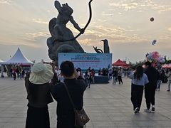 -巴陵广场