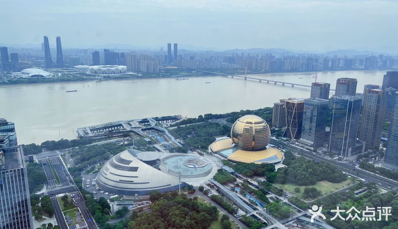 58楼高空景观餐厅粤榕轩君宴