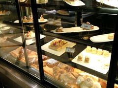 面包甜点陈列柜-芭菲盛宴·环球美食(解放碑英利国际店)