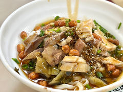 猪杂腌河粉-阿阳牛腩腌面店