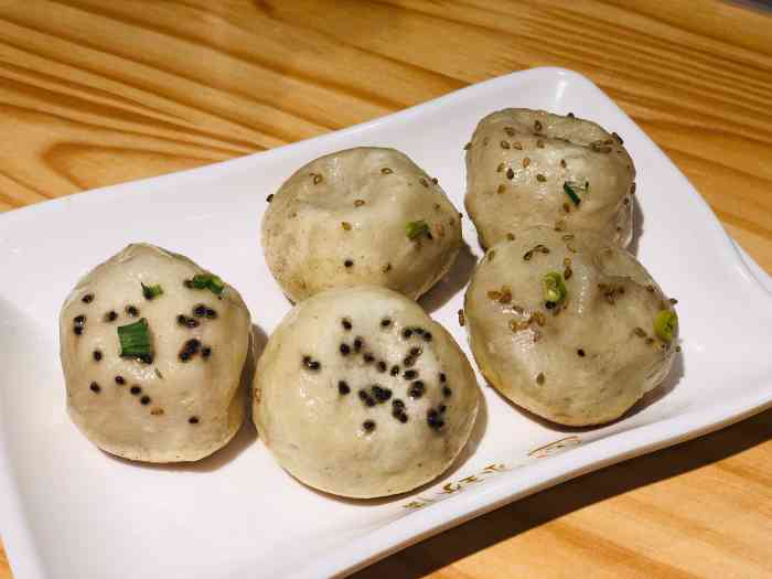 金生水生煎(千山路店)-"吃生煎包要趁热吃,薄薄的皮,被热气撑起,.