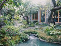 -Chom Cafe and Restaurant