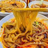 人均20吃成都最地道肥肠粉！实现嗦粉自由！