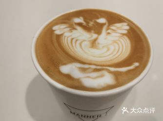 「Manner Coffee(侨城坊店)」坐落在设计