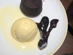 巧克力熔岩蛋糕配香草冰淇淋-萨莉亚意式餐厅(杭州滨江天街店)