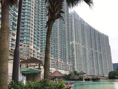 -东荟城名店仓