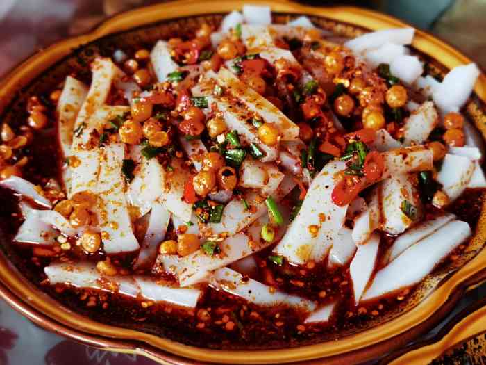 老盐边私房菜-"苍蝇小馆子,两菜一汤,炒腊肉,还有一个好.