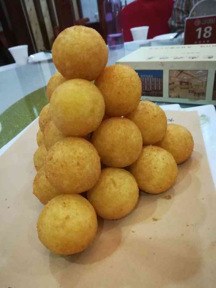 餐厅,总共三层,进大厅豁然开朗的感觉,干净卫生,服务的大妈也非常热情