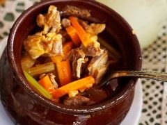 缸焖羊肉-小白桦西餐厅