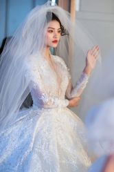 -艾米丽婚纱礼服