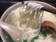 -亮亮面馆(经六路店)