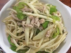 青椒茭白炒肉丝-扬州小吃(延安西路店)