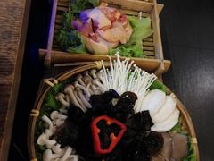 -尚尚仙·酸汤猪手·猪肚鸡火锅(华联万柳购物中心店)