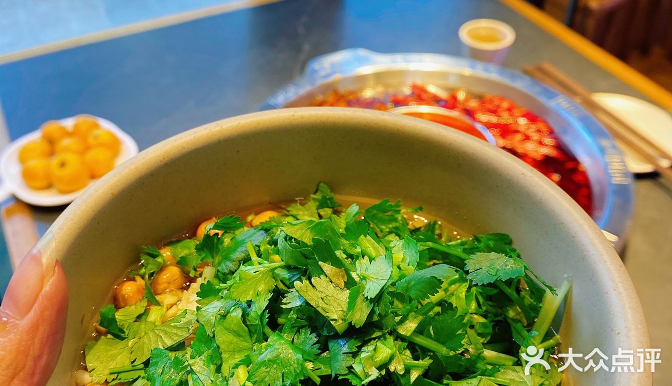 重庆必吃的地道火锅，就选映山红了！