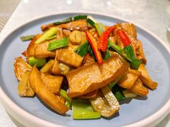 腊八蒜炒杏鲍菇-新加坡瑞珍•海河观景餐厅