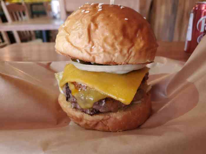 lone star 孤星汉堡-"91位置:税务大厦后面的路走进去,附近还.