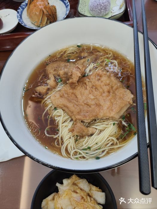 百年老字号·观振兴蟹黄面·三虾面·苏式面(观前街富仁坊巷店)秘制大排面图片