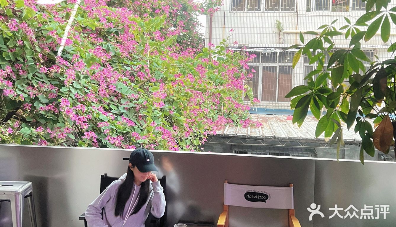 集齐下午茶和小酒馆于一身的咖啡店☕