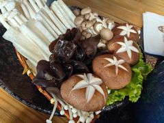 -湊湊火锅·茶憩(南京东路悦荟店)