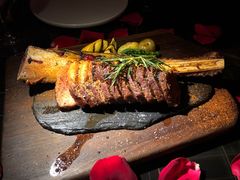 M9带骨和牛肋排-wann lounge 低温慢煮牛排·清吧