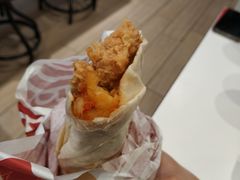 吮指十三鲜小龙虾烤鸡堡/鸡肉卷-肯德基(星河店)