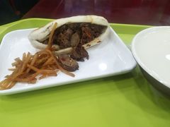 烧饼夹肉-老回回烩面馆(左家庄店)