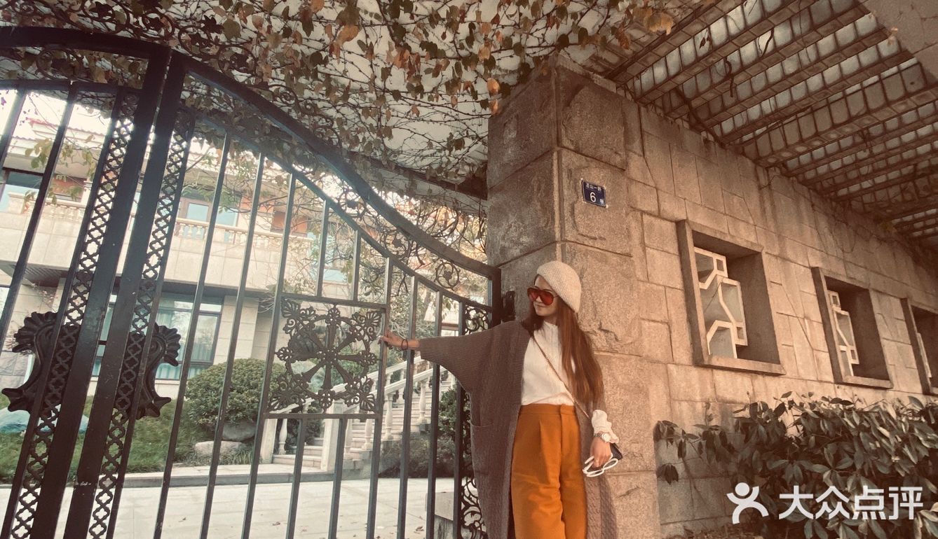 不经意的发现身边的小美好，随手拾起一片落叶