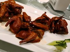 西湖荷香红煨乳鸽-江南赋(内蒙古大厦店)