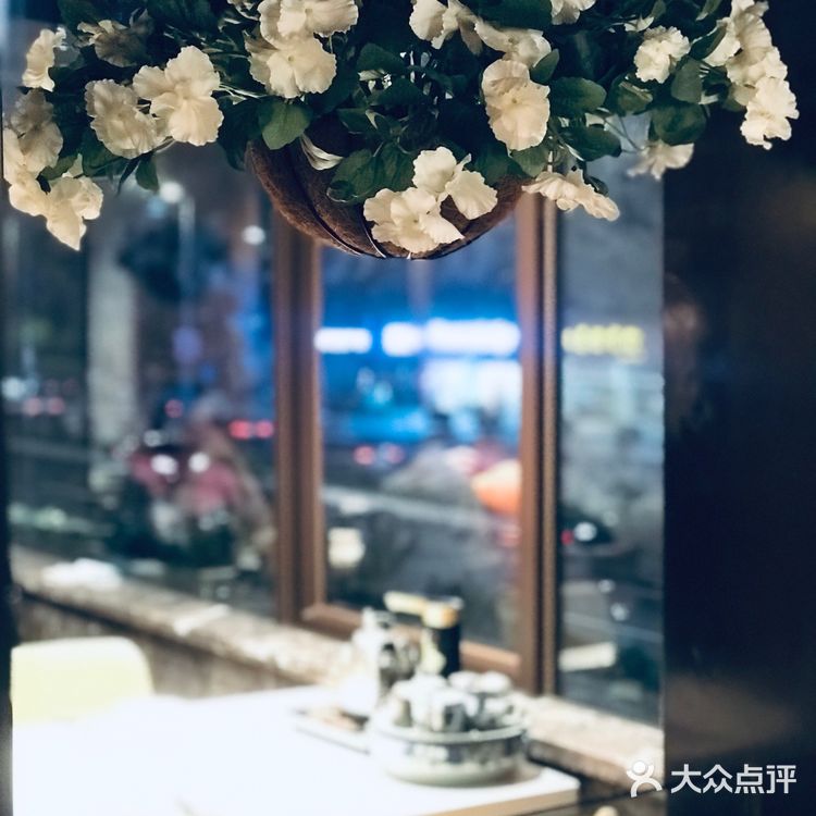 广州 | 必吃榜老字号粤菜喝茶-天上飞的鸽鸽-地下花园式体验