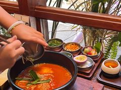 -银米·云南传统过桥米线(双廊黑金冠店)