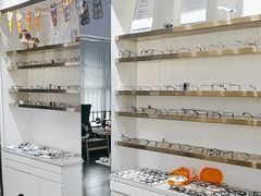 -视野联行眼镜•蔡司•依视路(温江店)